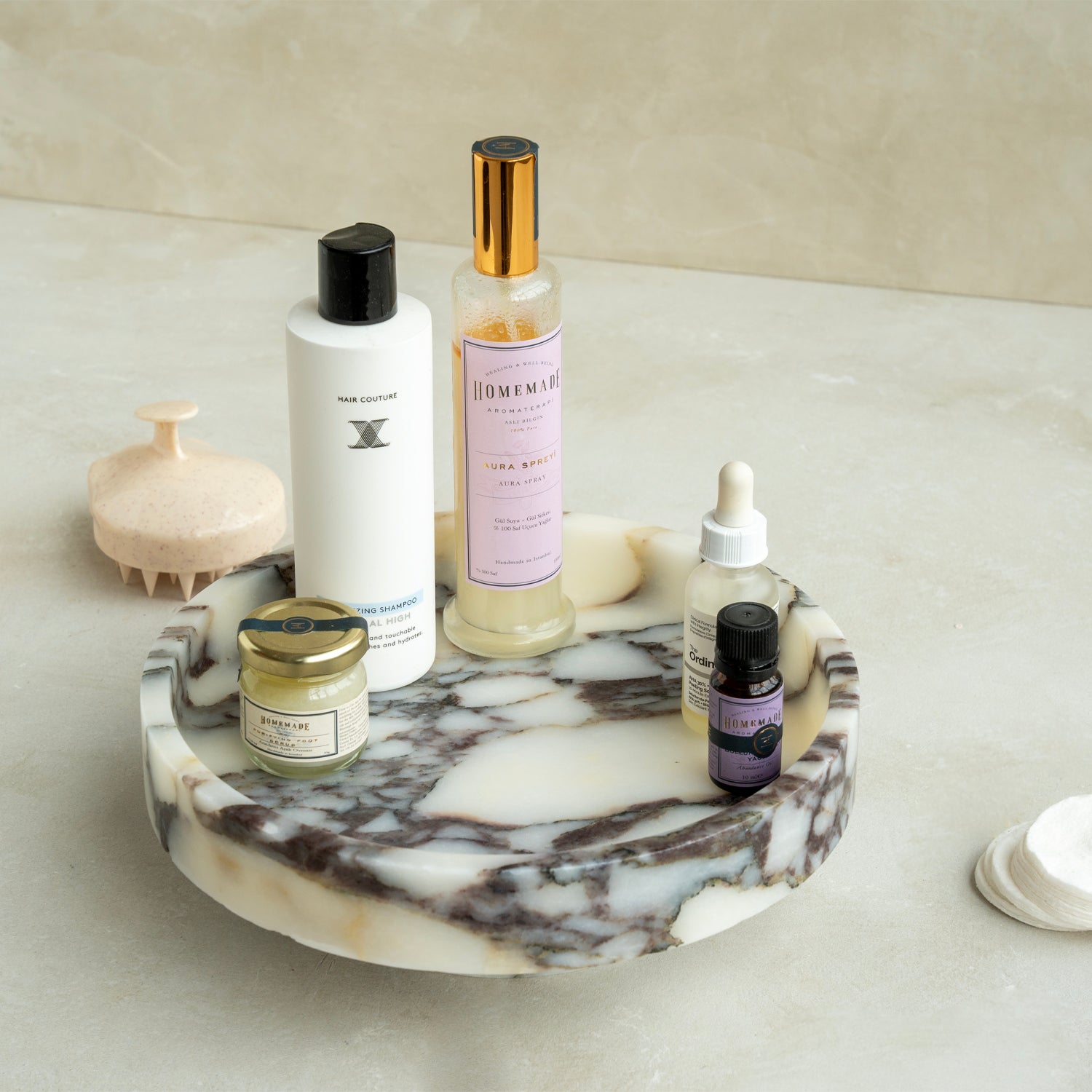 Calacatta marble fruit bowl with soft white veining