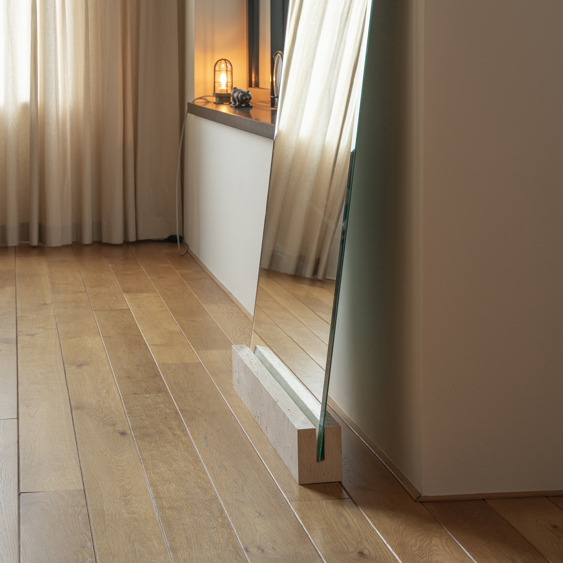 TRAVERTINE MIRROR STAND