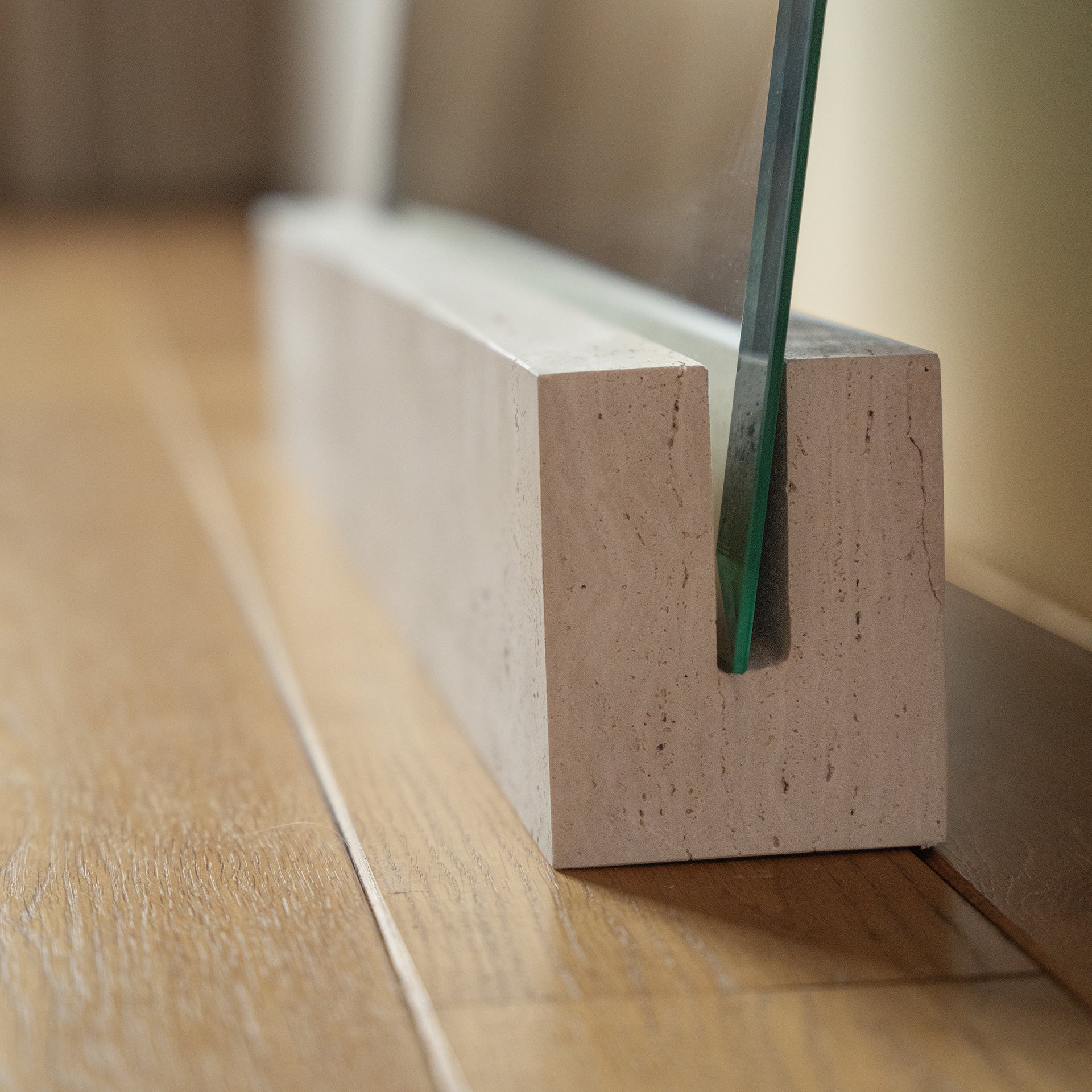 TRAVERTINE MIRROR STAND