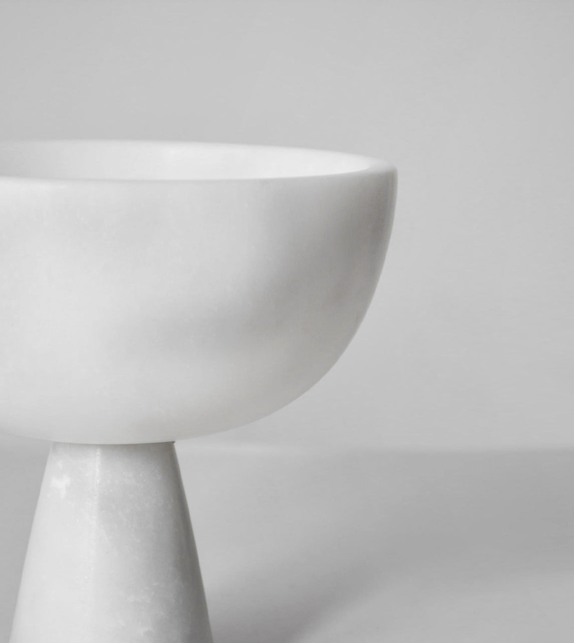 White Marble Pedestal Bowl Large - [Kiwano_Concept]